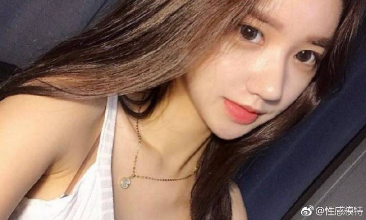 “峰·彩”珠峰摄影展亮相上海 60幅作品礼赞西藏自治区成立60周年